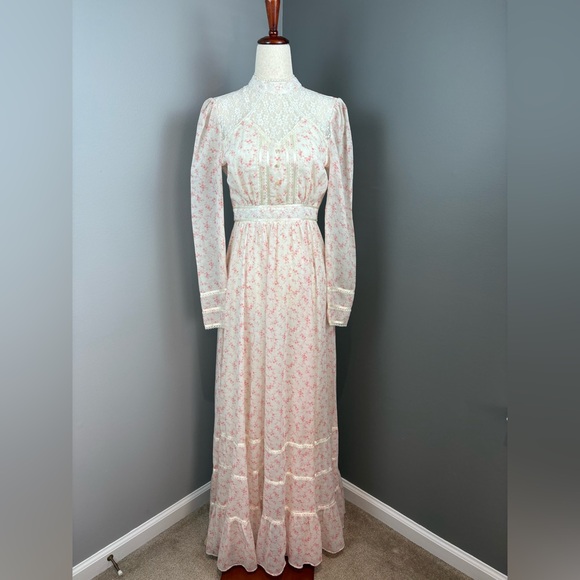 Candy Jones California Dresses & Skirts - Vintage Candy Jones California 1970s Prairie Maxi Dress Sm Pink Floral Cream